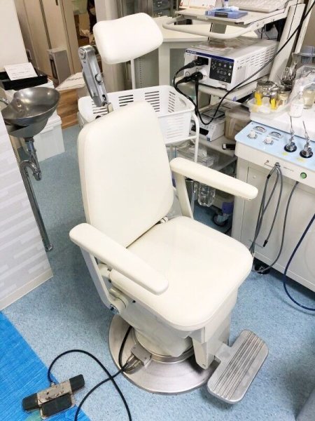 画像1: 診察台　レザー張替（L-2779） (1)